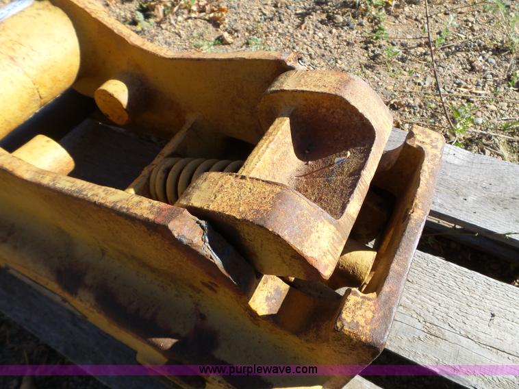 Caterpillar backhoe quick attach coupler in Slayton, MN Item BN9468