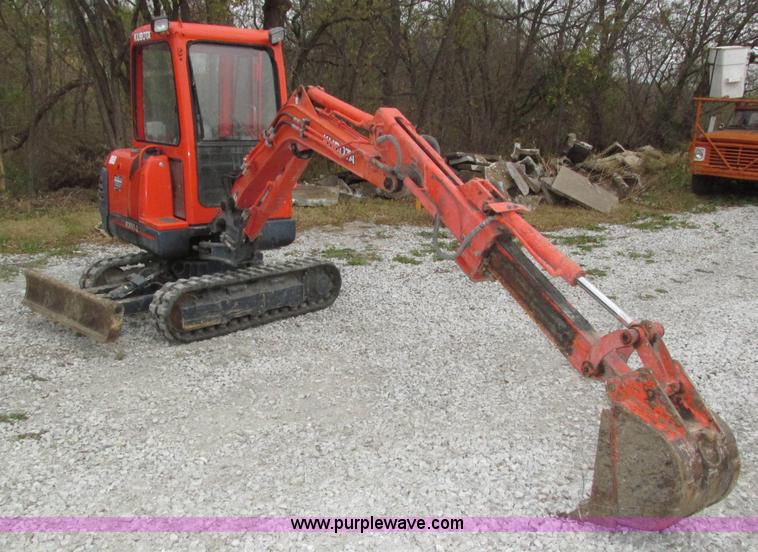 image for item H1070 2000 Kubota KX61-2 mini excavator