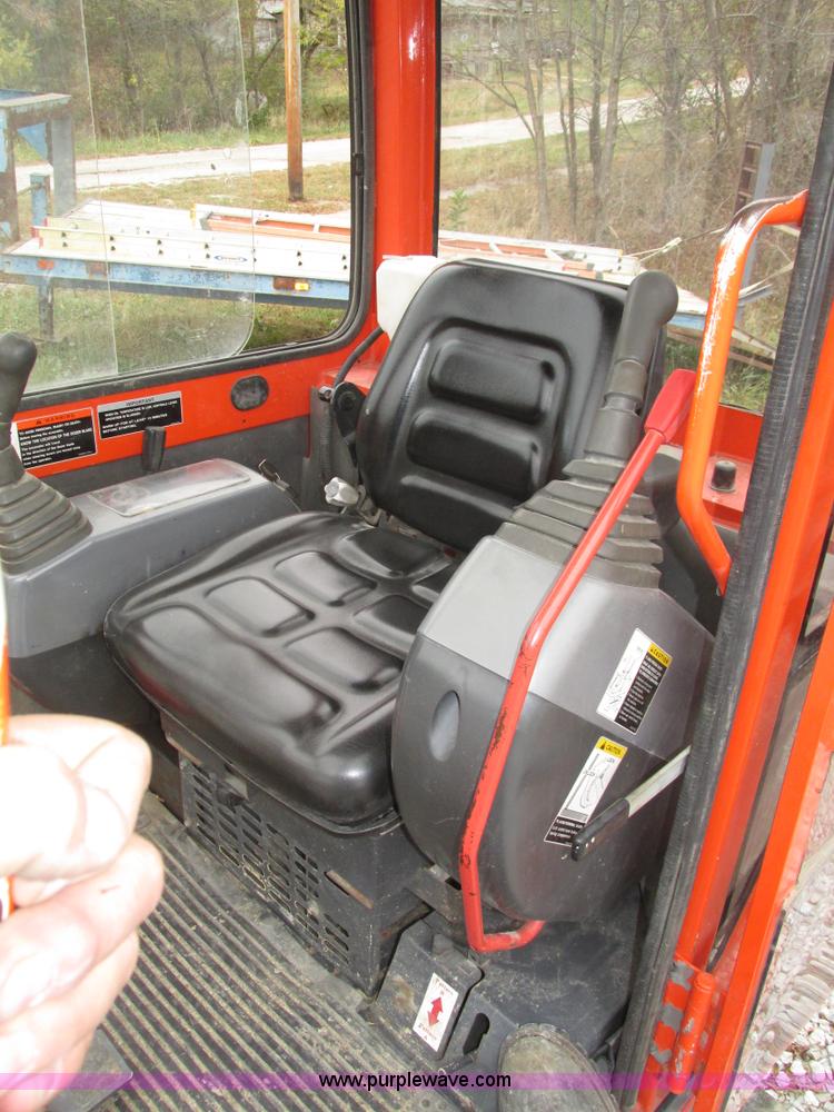 image for item H1070 2000 Kubota KX61-2 mini excavator