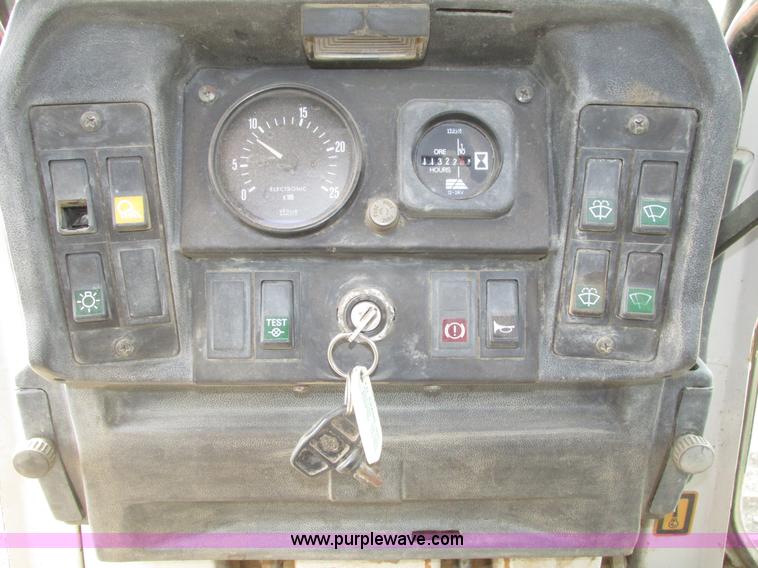 image for item H1090 1995 Fiat-Allis FD175 IT dozer