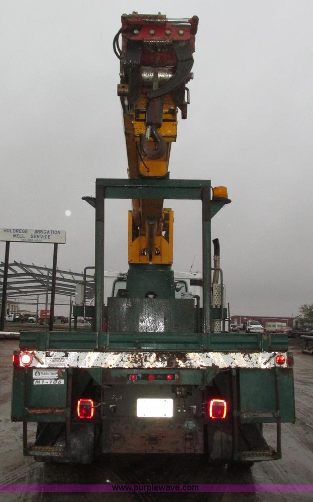 image for item H1098 1984 International S1854 crane truck