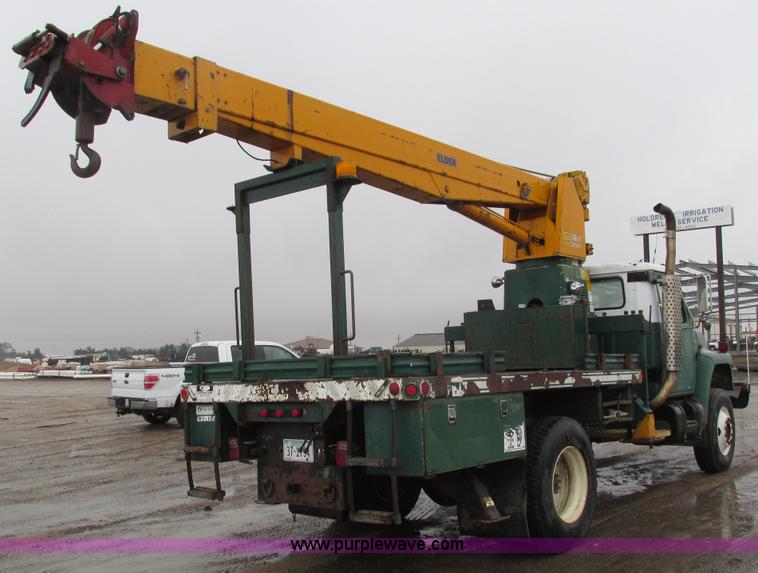 image for item H1098 1984 International S1854 crane truck