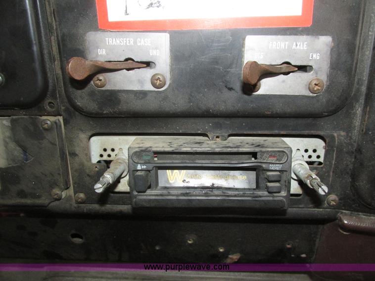 image for item H1098 1984 International S1854 crane truck