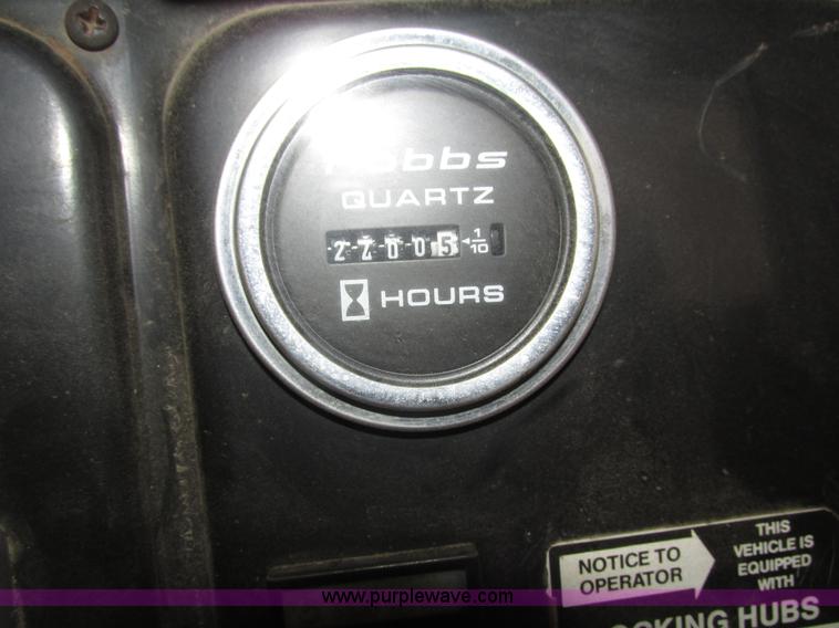 image for item H1098 1984 International S1854 crane truck