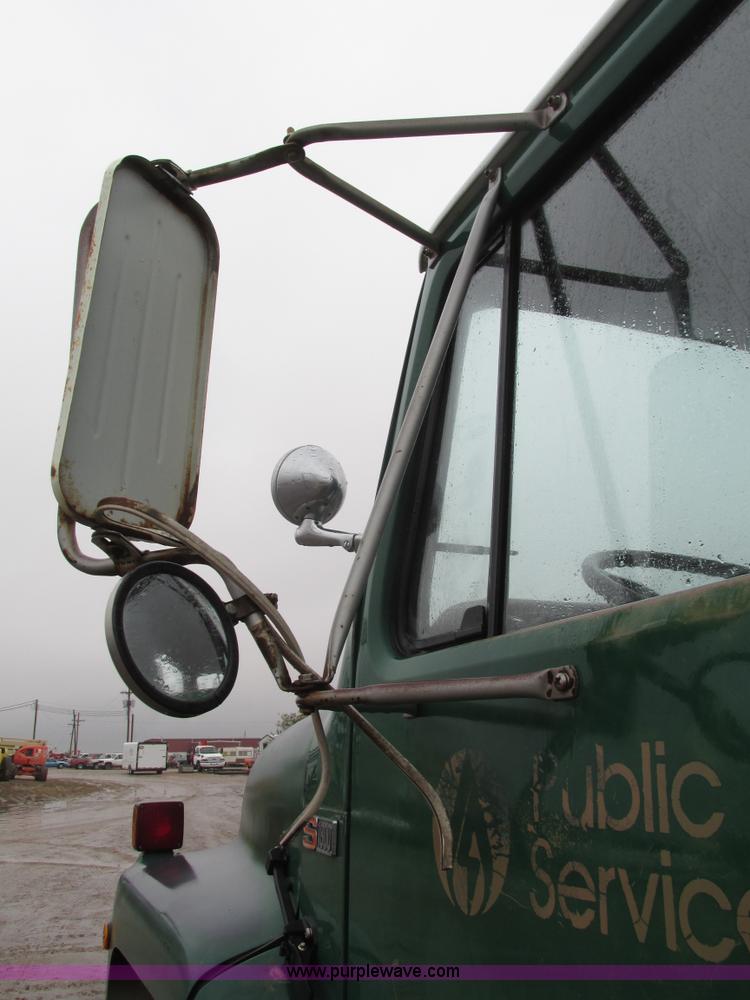 image for item H1098 1984 International S1854 crane truck