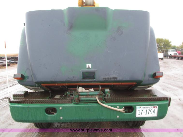 image for item H1098 1984 International S1854 crane truck