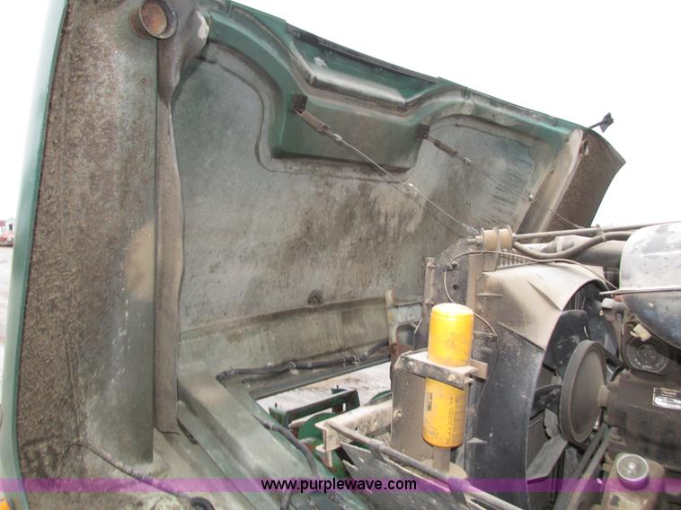 image for item H1098 1984 International S1854 crane truck