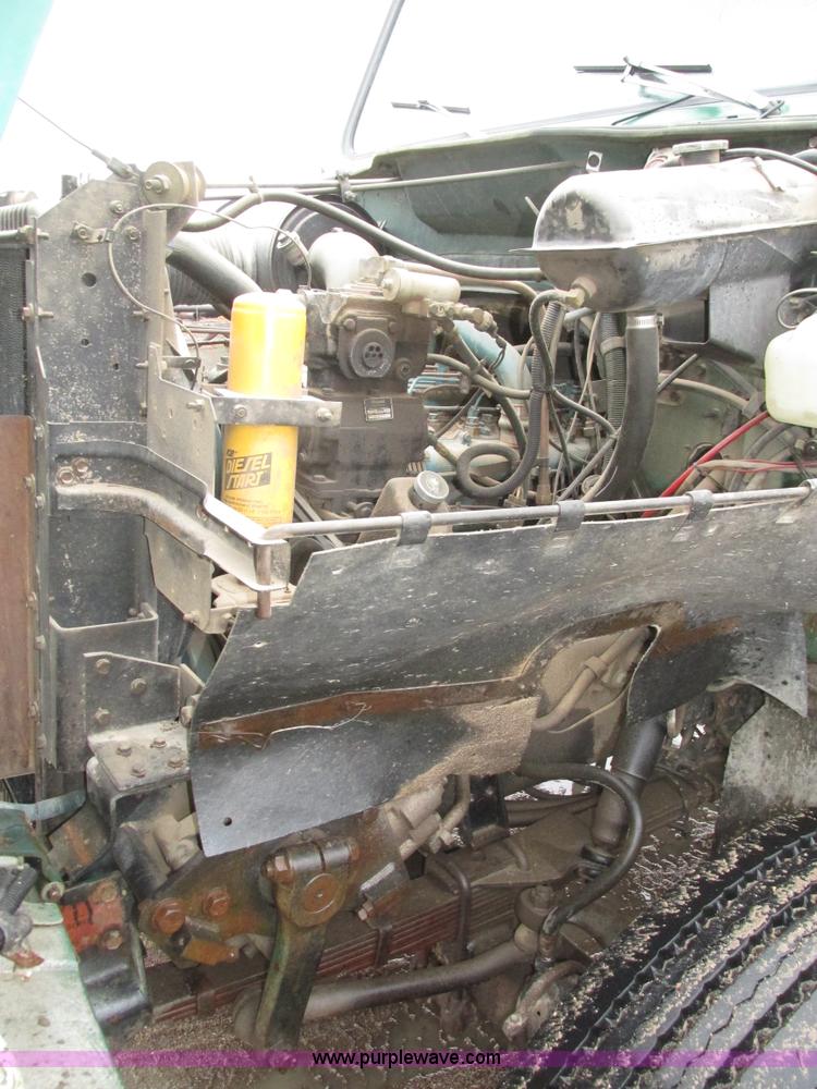 image for item H1098 1984 International S1854 crane truck