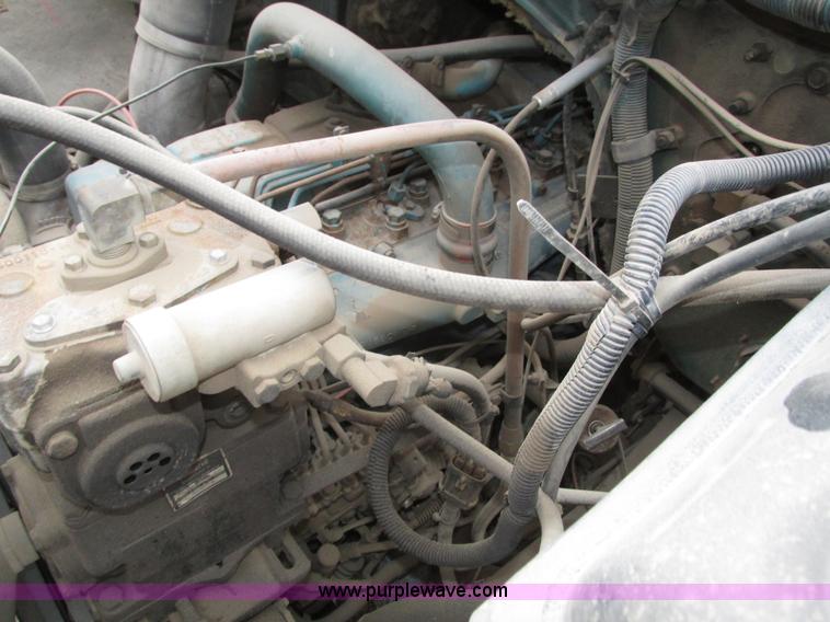 image for item H1098 1984 International S1854 crane truck