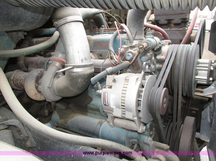 image for item H1098 1984 International S1854 crane truck