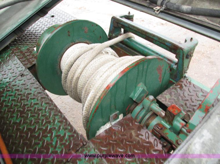 image for item H1098 1984 International S1854 crane truck