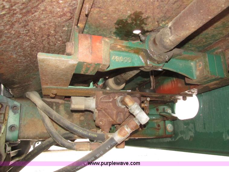 image for item H1098 1984 International S1854 crane truck
