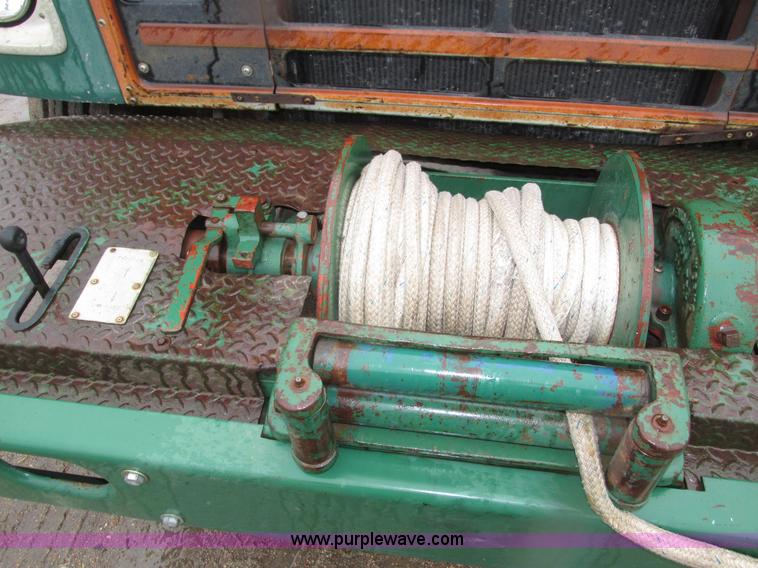 image for item H1098 1984 International S1854 crane truck