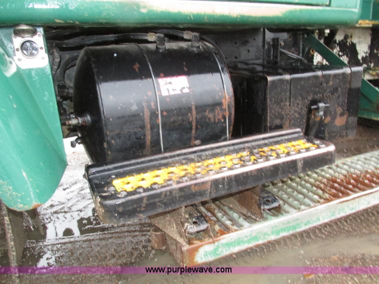 image for item H1098 1984 International S1854 crane truck