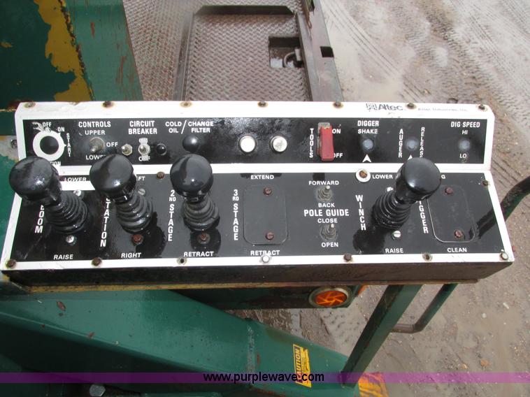 image for item H1098 1984 International S1854 crane truck