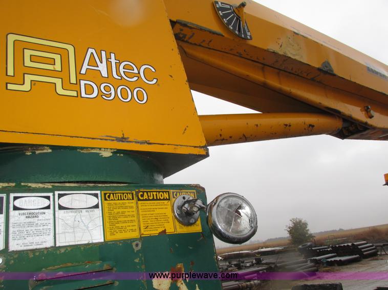 image for item H1098 1984 International S1854 crane truck