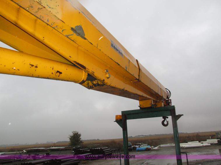 image for item H1098 1984 International S1854 crane truck