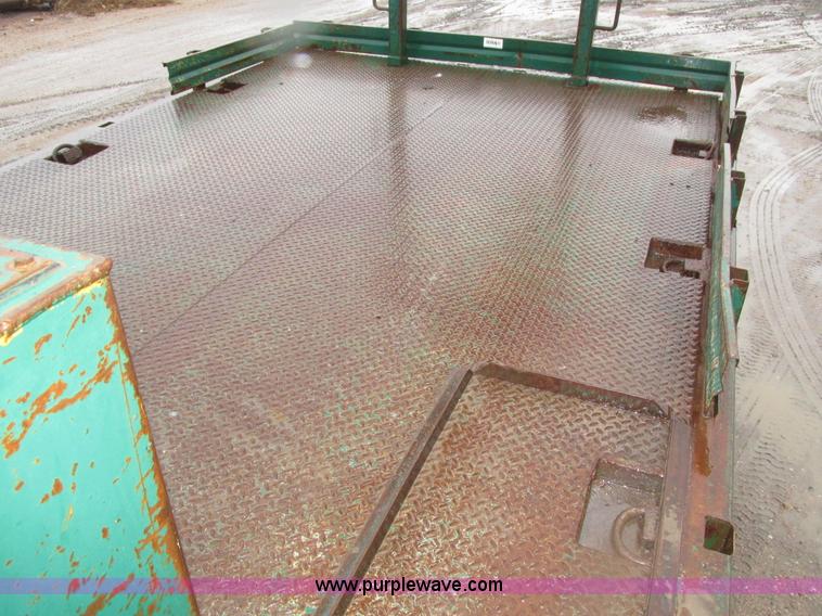 image for item H1098 1984 International S1854 crane truck