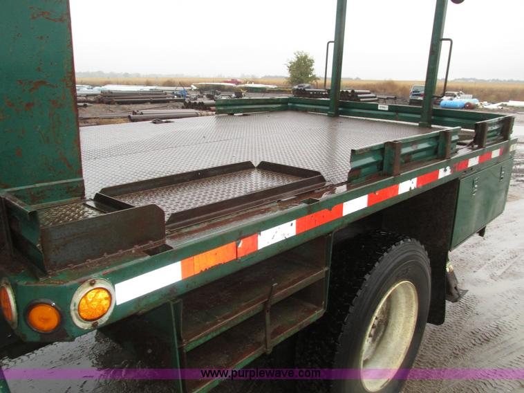 image for item H1098 1984 International S1854 crane truck