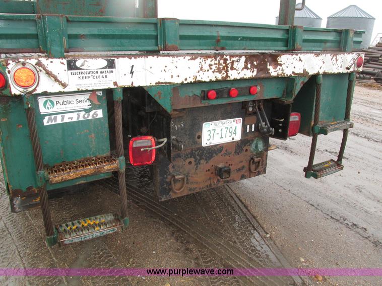 image for item H1098 1984 International S1854 crane truck