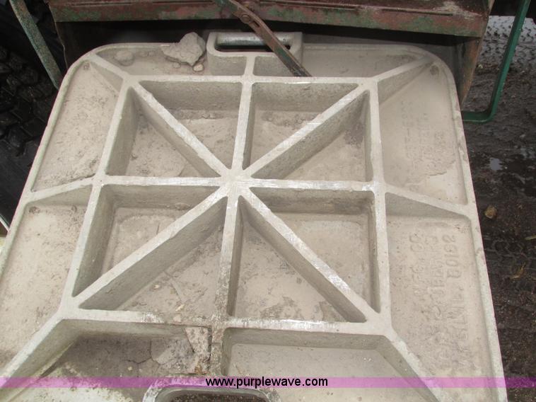 image for item H1098 1984 International S1854 crane truck