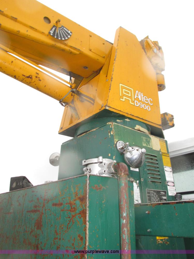 image for item H1098 1984 International S1854 crane truck