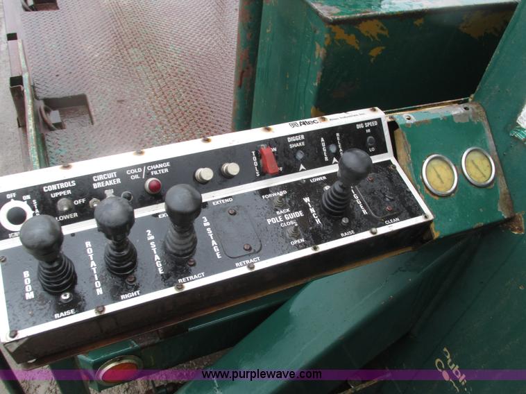 image for item H1098 1984 International S1854 crane truck