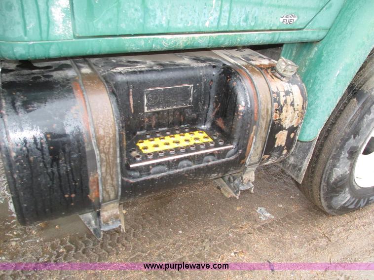 image for item H1098 1984 International S1854 crane truck