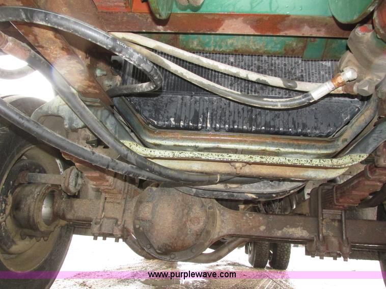 image for item H1098 1984 International S1854 crane truck