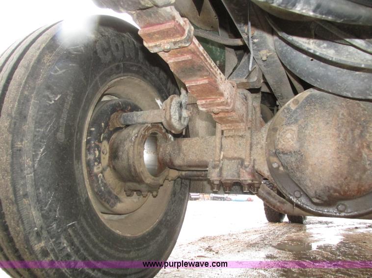 image for item H1098 1984 International S1854 crane truck