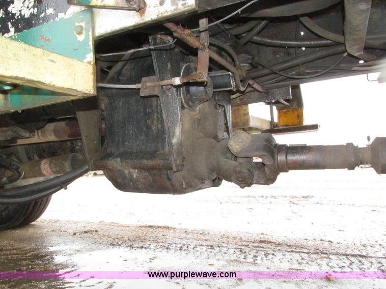 image for item H1098 1984 International S1854 crane truck