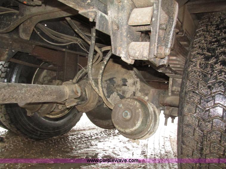 image for item H1098 1984 International S1854 crane truck