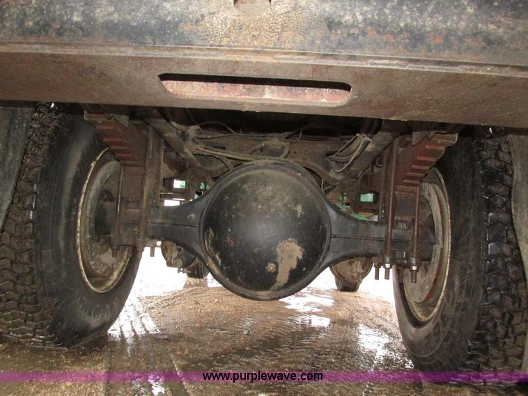 image for item H1098 1984 International S1854 crane truck