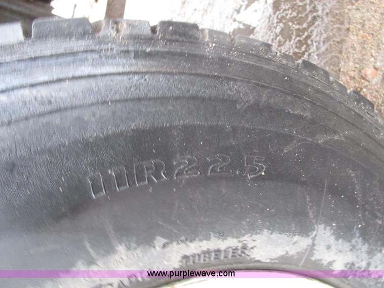 image for item H1098 1984 International S1854 crane truck