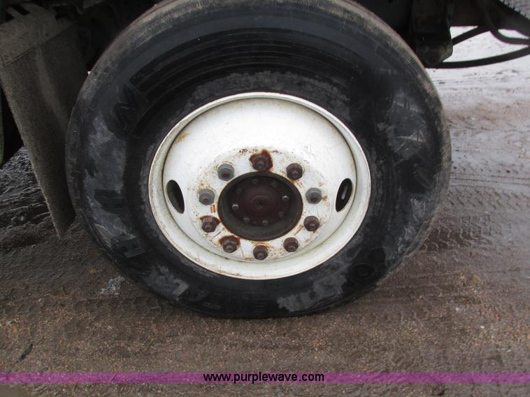 image for item H1098 1984 International S1854 crane truck