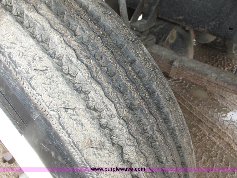 image for item H1098 1984 International S1854 crane truck