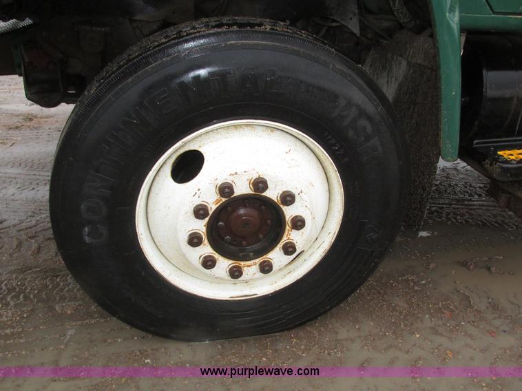 image for item H1098 1984 International S1854 crane truck