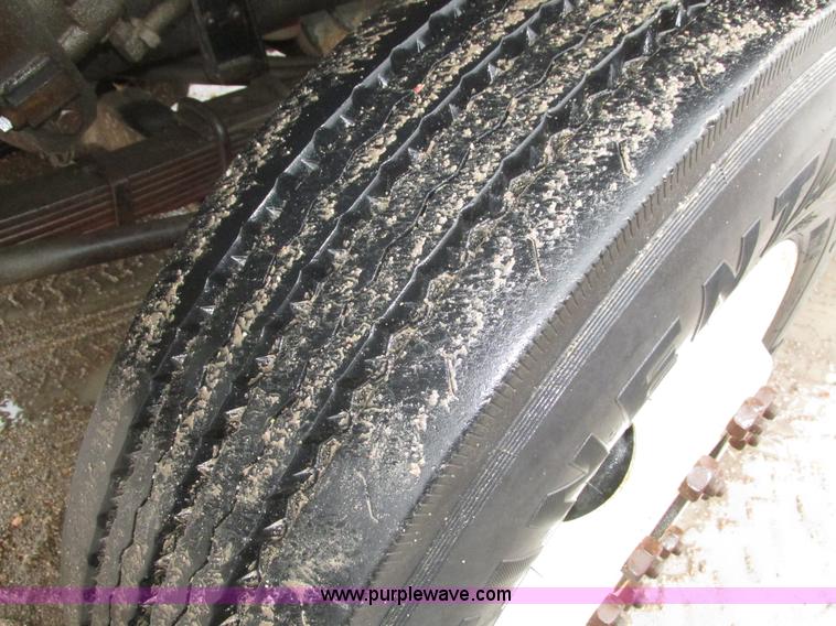 image for item H1098 1984 International S1854 crane truck