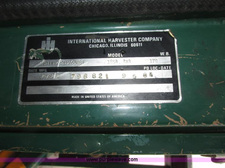 image for item H1098 1984 International S1854 crane truck