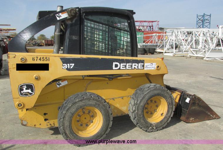 image for item H1107 2005 John Deere 317 skid steer