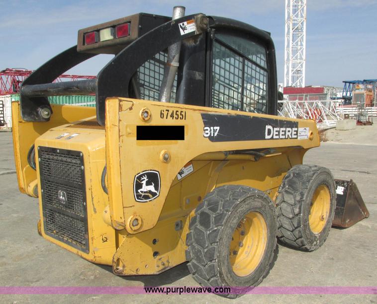 image for item H1107 2005 John Deere 317 skid steer