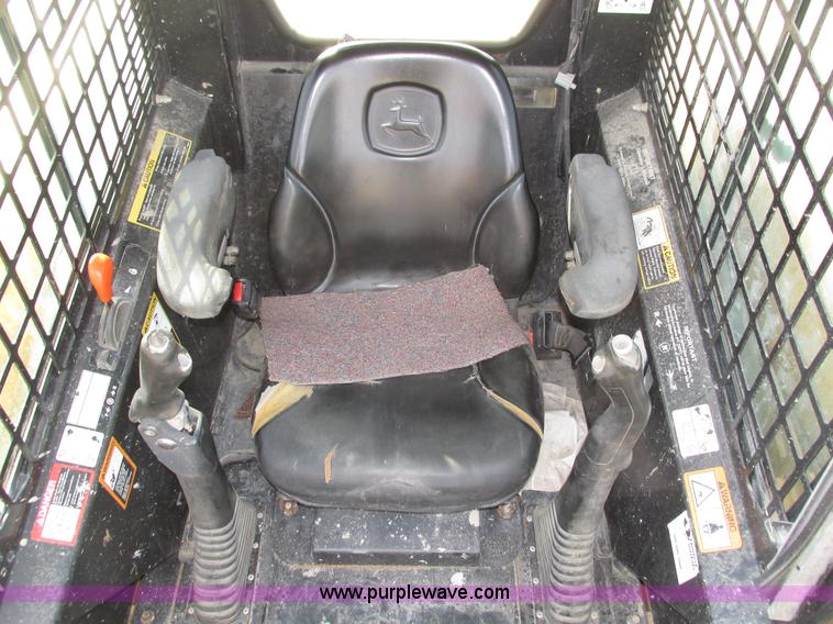 image for item H1107 2005 John Deere 317 skid steer