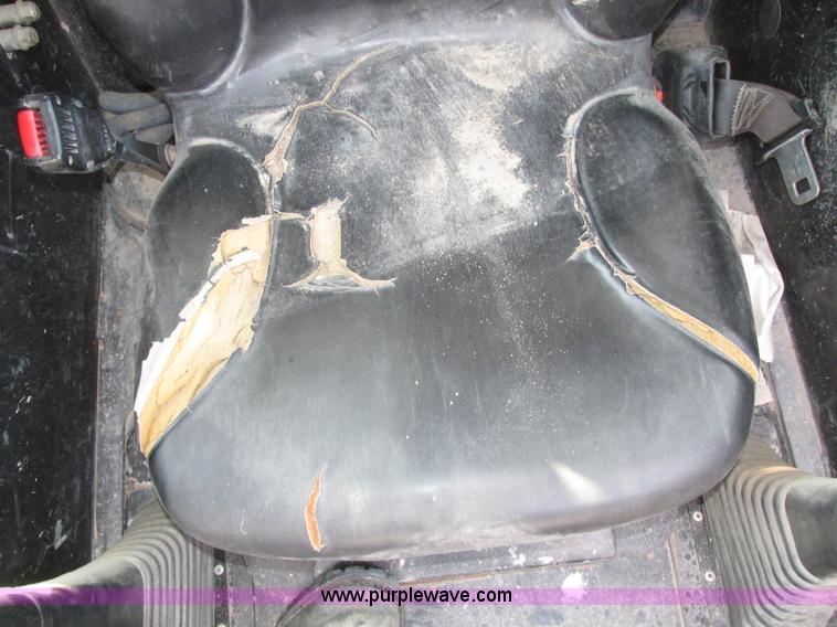 image for item H1107 2005 John Deere 317 skid steer