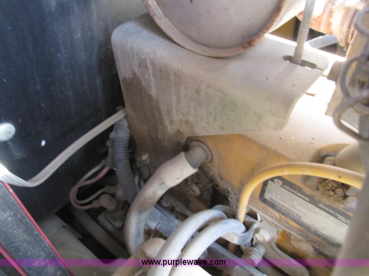 image for item H1107 2005 John Deere 317 skid steer