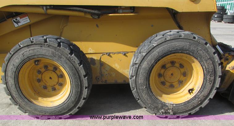 image for item H1107 2005 John Deere 317 skid steer