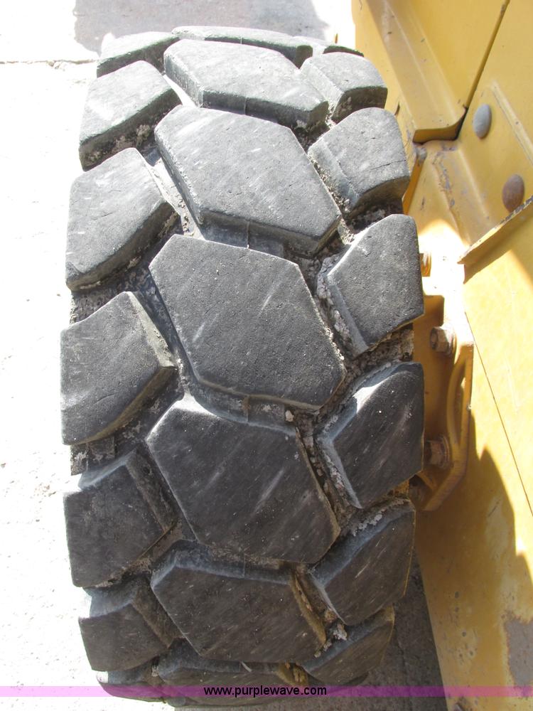 image for item H1107 2005 John Deere 317 skid steer