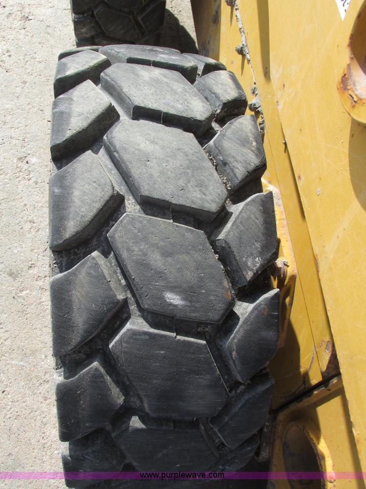 image for item H1107 2005 John Deere 317 skid steer