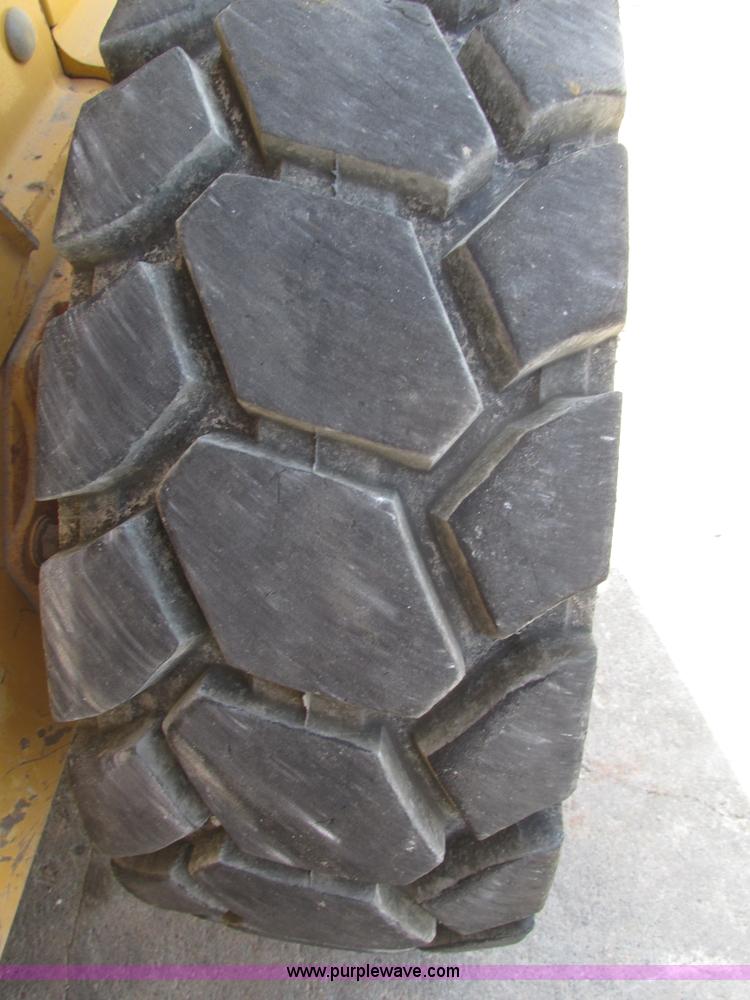 image for item H1107 2005 John Deere 317 skid steer