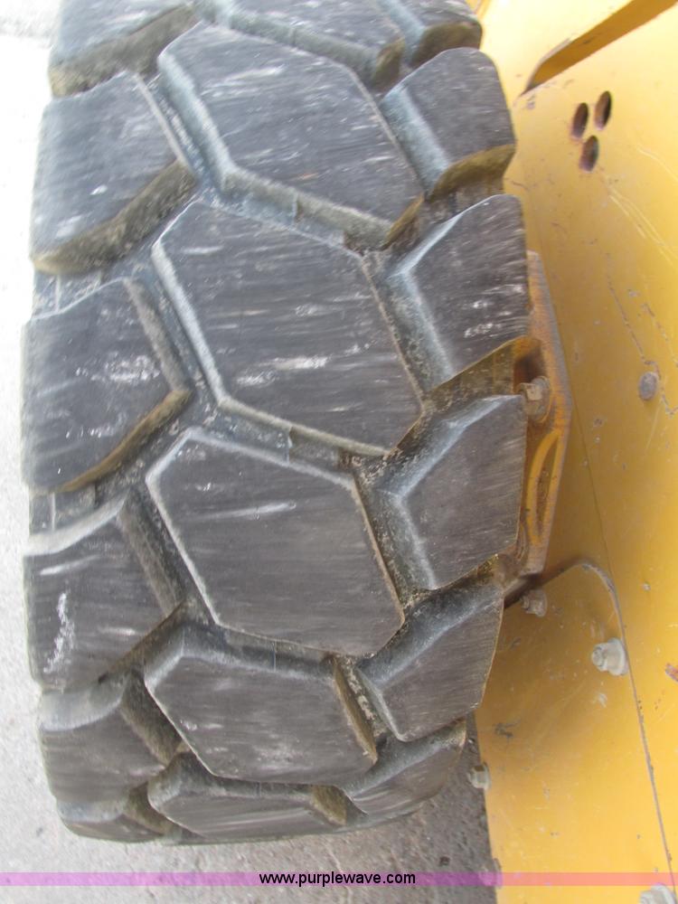 image for item H1107 2005 John Deere 317 skid steer