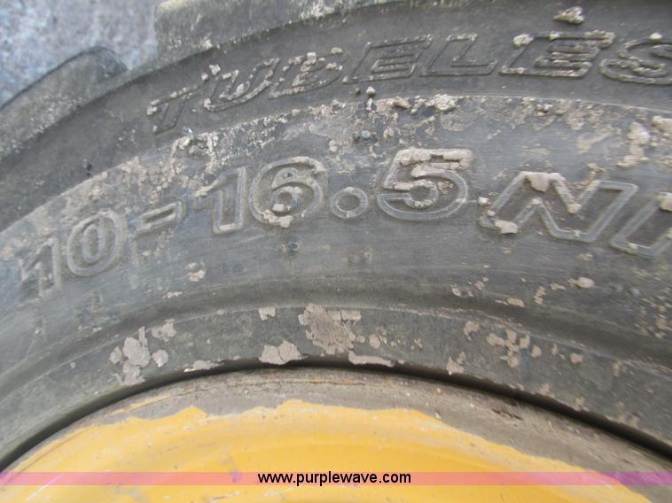 image for item H1107 2005 John Deere 317 skid steer